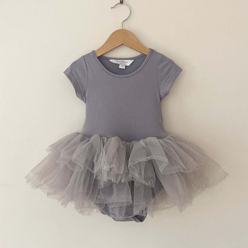 I LOVE PLUM VGUC Dusty Slate Gray Short Sleeve Tutu